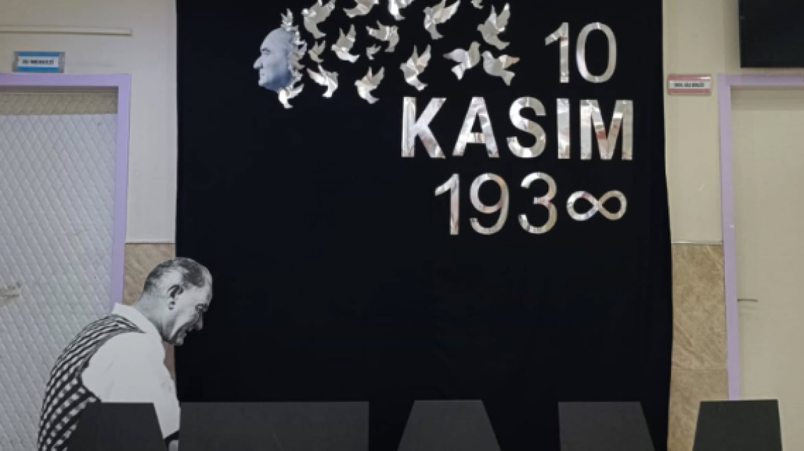 10 Kasım'da Atamızı Andık